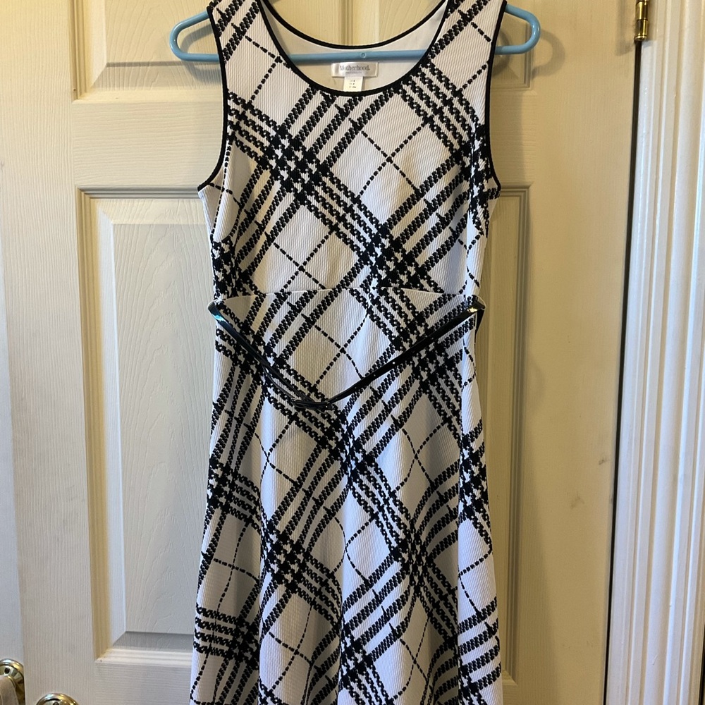 Motherhood Maternity Short sleeve black & white dress with belt